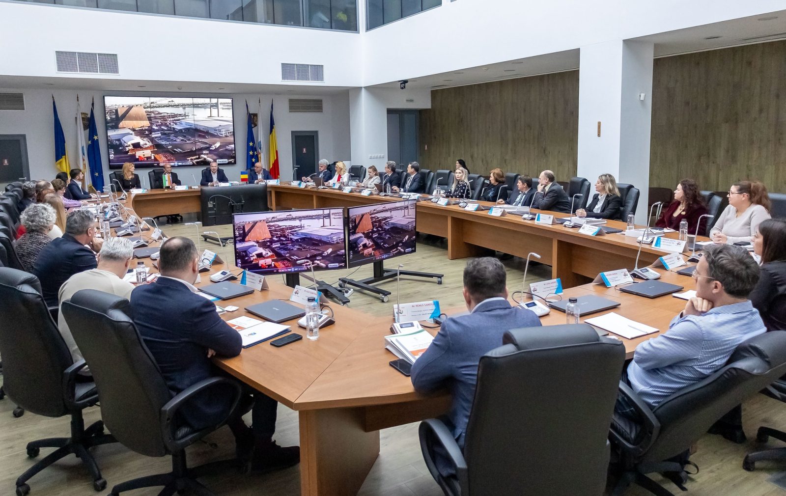 Întâlnire cu Ambasadorul Indiei în România